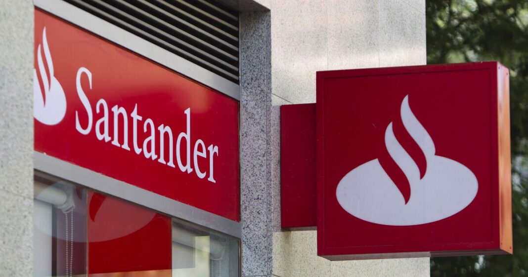 Santander pulls in US deposits while waiting for deal to close