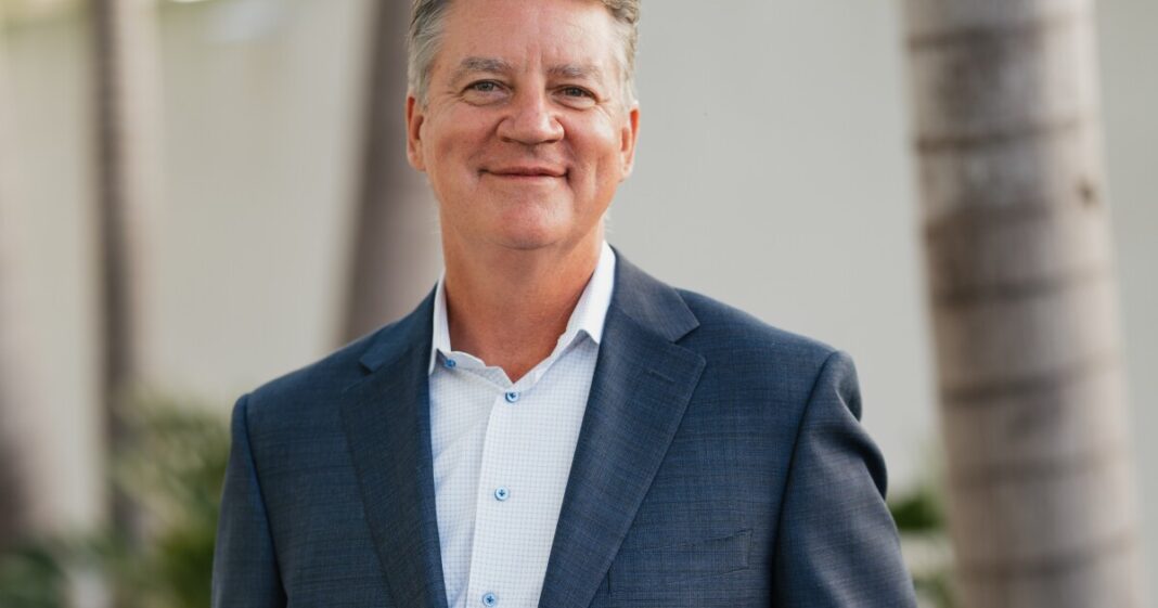 A struggling Florida bank changes CEOs, raises capital