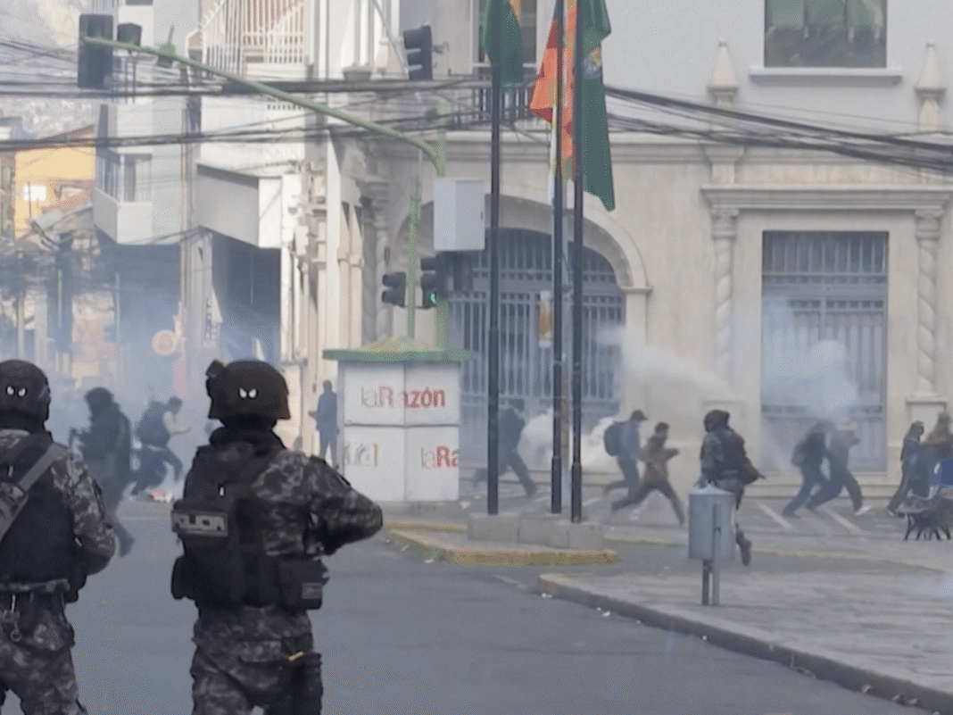 Bolivian miners clash with police demanding president resign | Protests