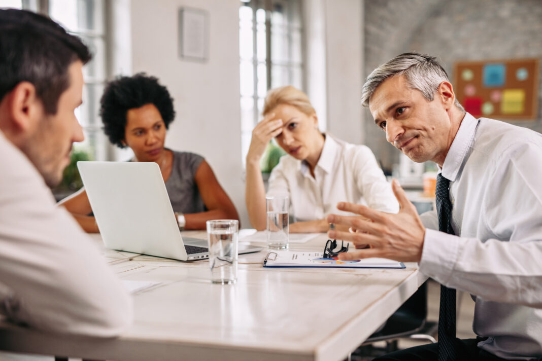 Community Banking Association Challenges Coinbase’s Trust Bank Approval