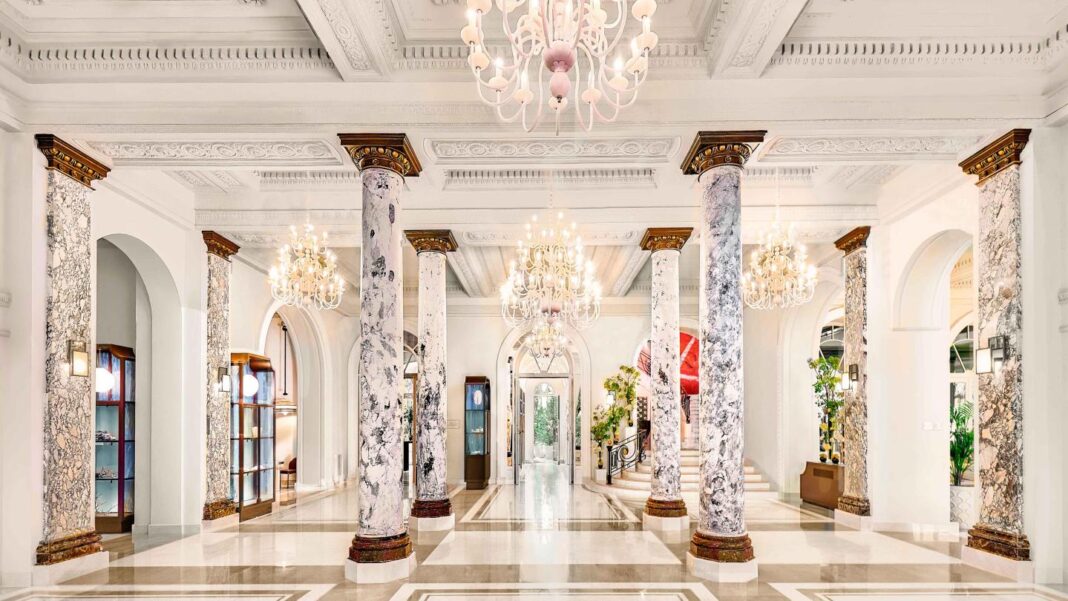 Famous Addresses Where Stars, People Check In