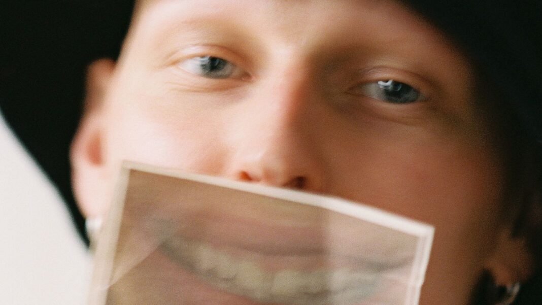 GB Signs to AD 93 for New Album Herzsprung