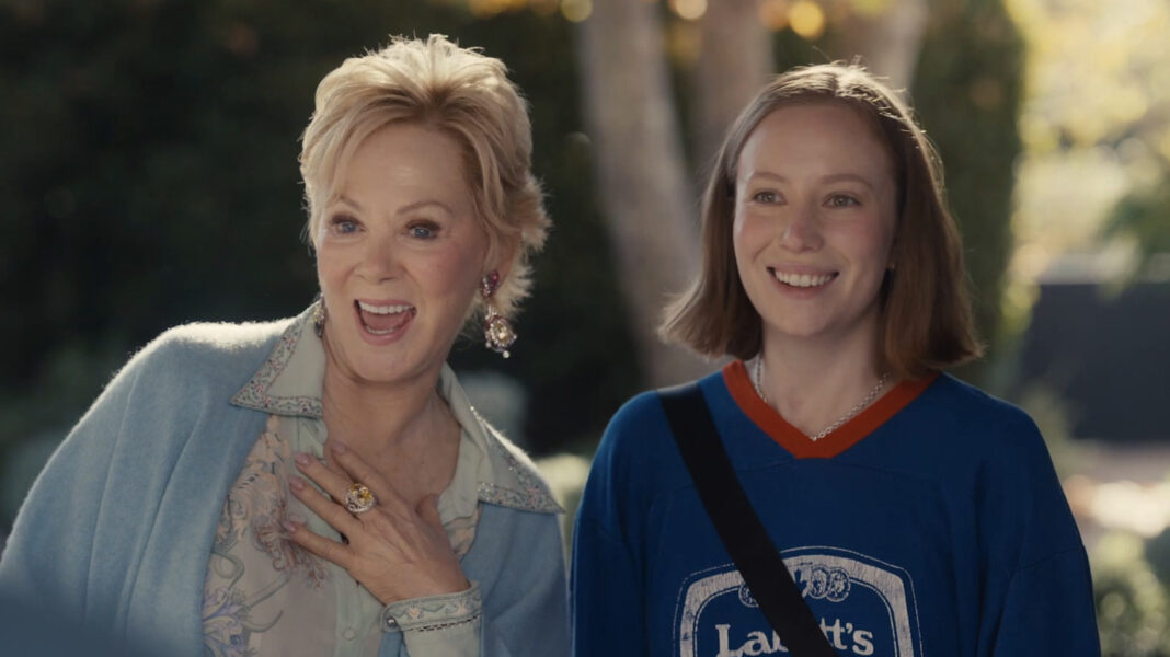 Hacks' Hannah Einbinder Reveals The One Scene That Made Jean Smart Break