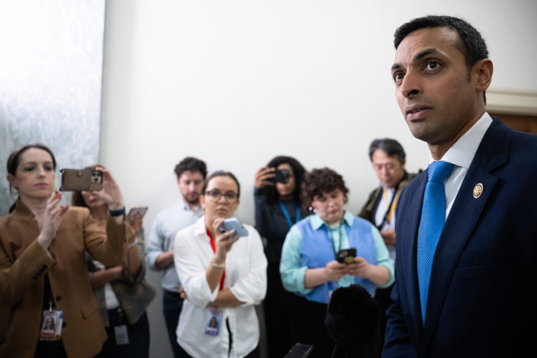 House Oversight interviews Epstein prison guard