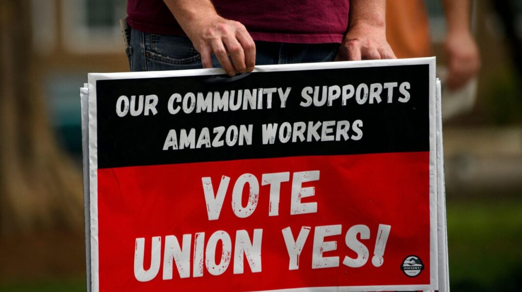 A sign that reads 'Our Community Supports Amazon Workers Vote Union Yes!"