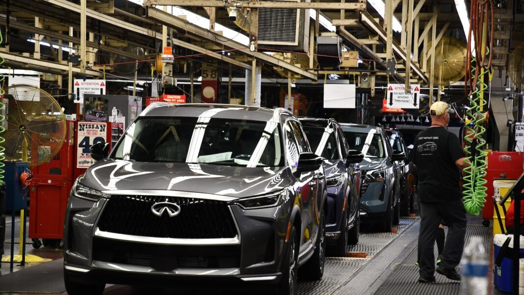 Japanese automaker Nissan reduces losses and expects to return to profit
