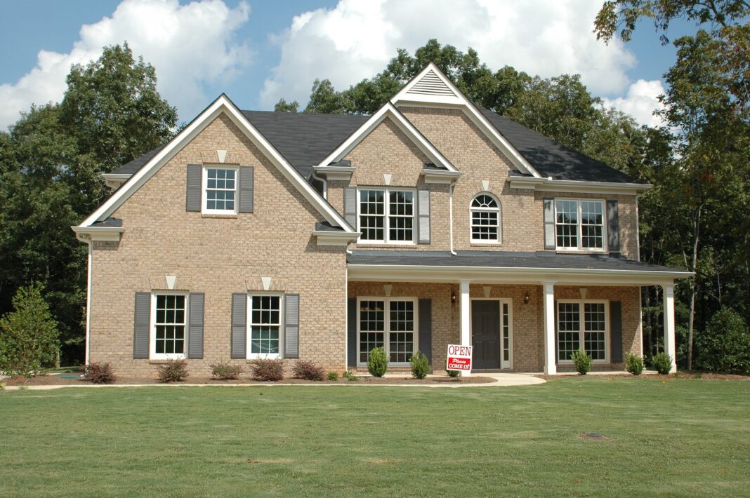 New Home Sales Pace Picks Up, Price Plummets in March