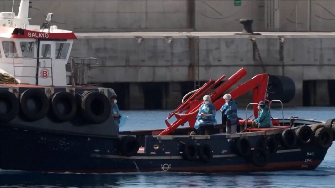 Passengers from Hantavirus-hit cruise begin disembarking ship | Health