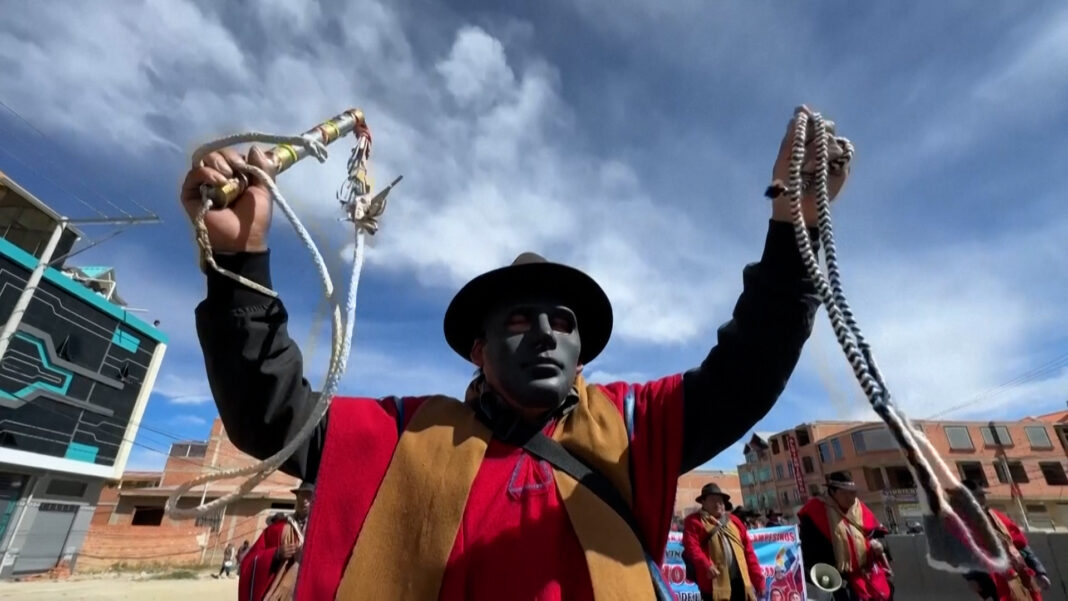 Roads blocked in Bolivia as protesters demand president’s resignation | Workers' Rights