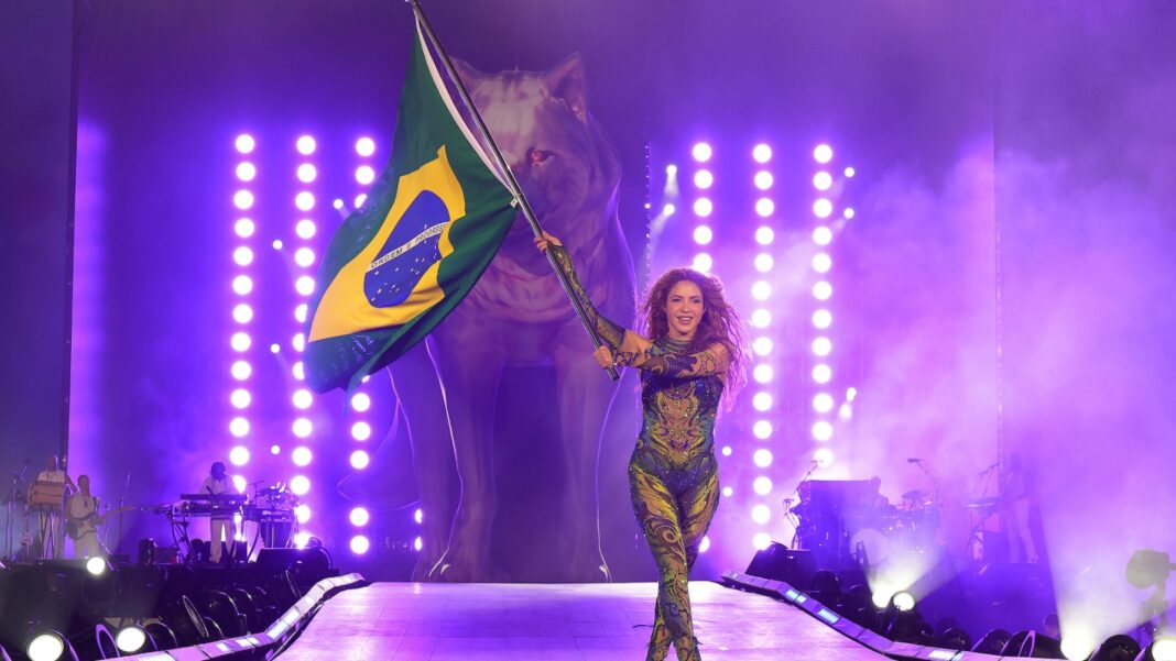 Shakira Draws 2 Million to Rio De Janeiro's Copacabana Beach