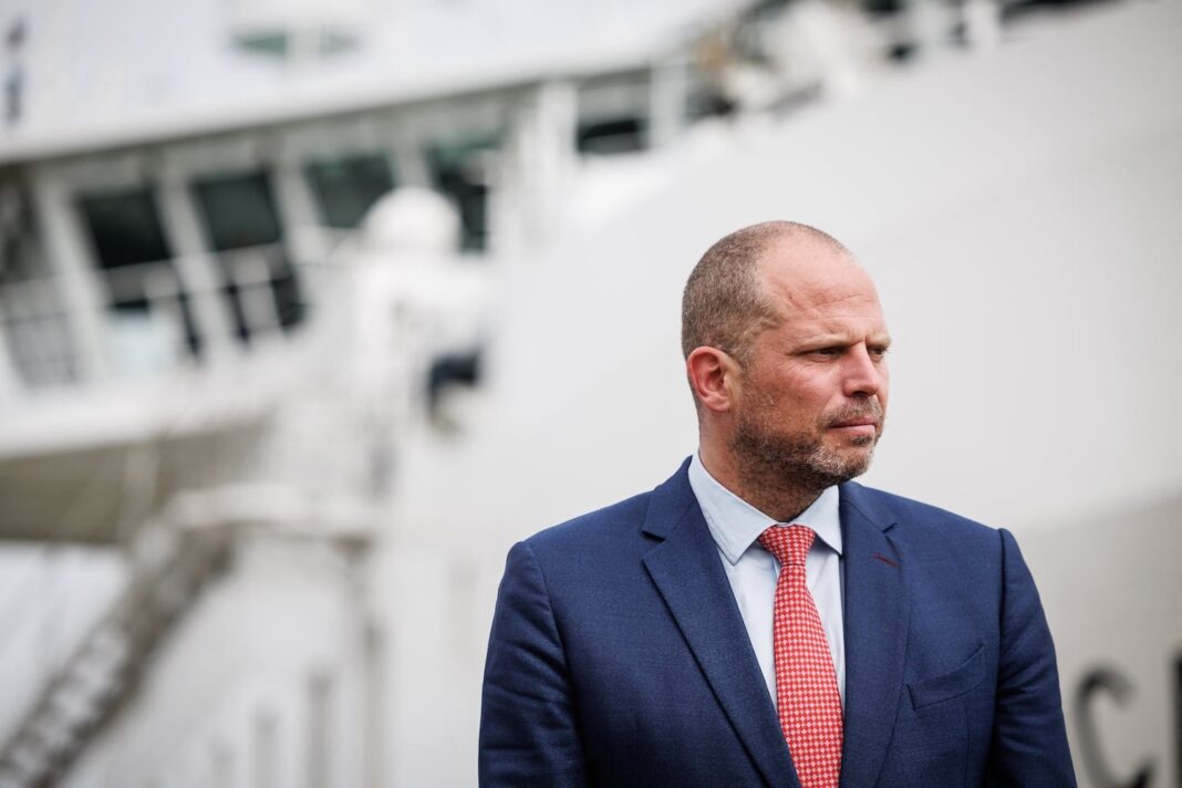 Strait of Hormuz Reopening Needs a 'Stable Cease-Fire,' Belgian Defense Minister Says