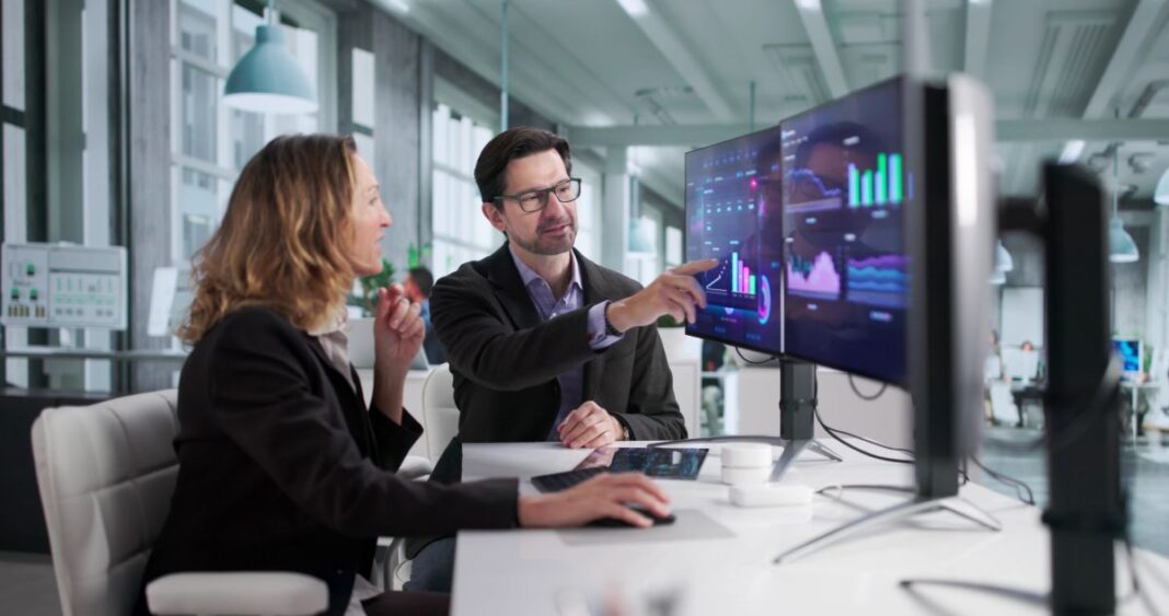 Survey: CFOs highlight cost-cutting, growth as 12-month priorities