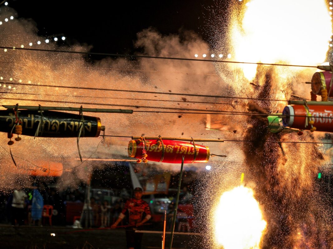 Thai temples launch rockets in friendly festival rivalry | Newsfeed