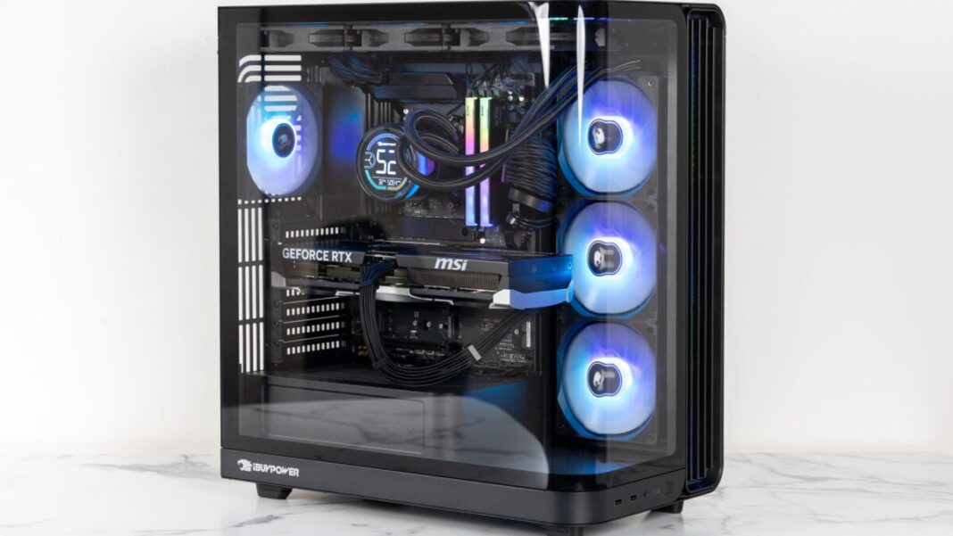 The Fishbowl Gaming PC You Want to Swim In