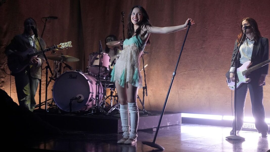Watch Olivia Rodrigo Perform New Song with Weyes Blood on SNL