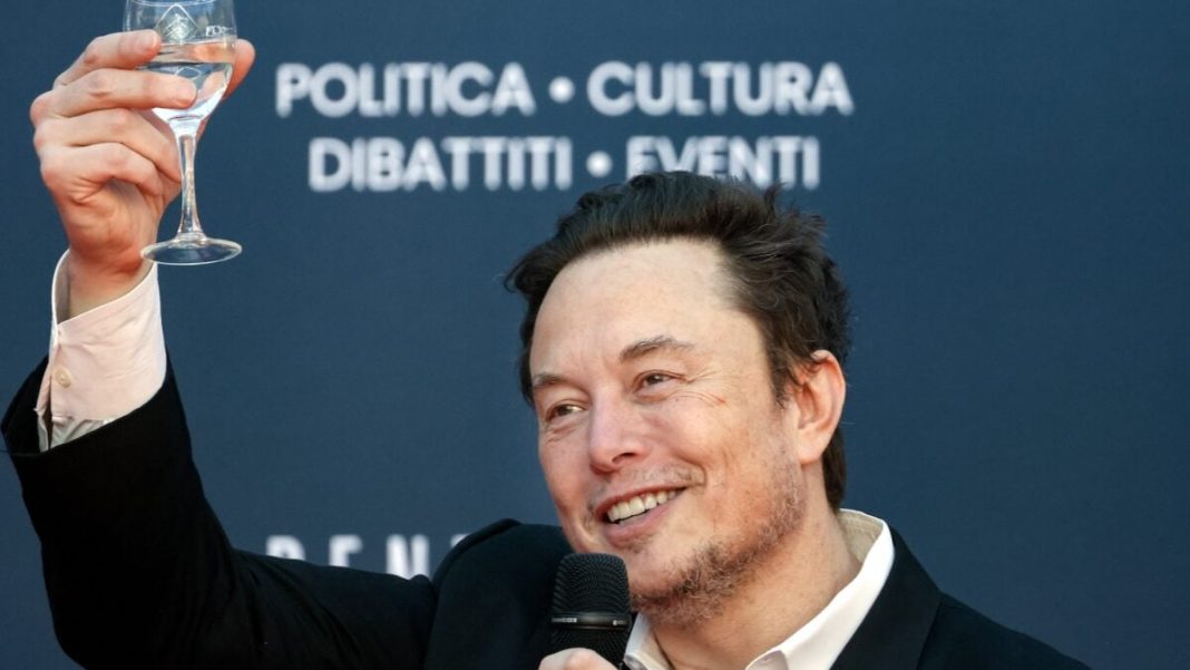 Report Says SpaceX Plans to Launch Space Data Center Test by Late 2027