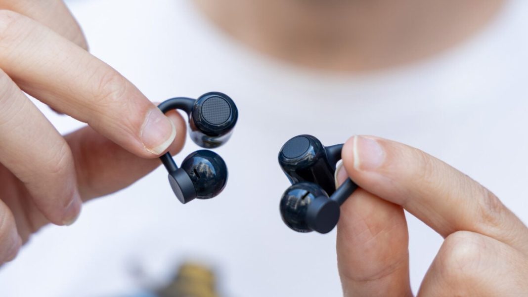 An Affordable Challenger in the Clip-Style Earbuds Craze